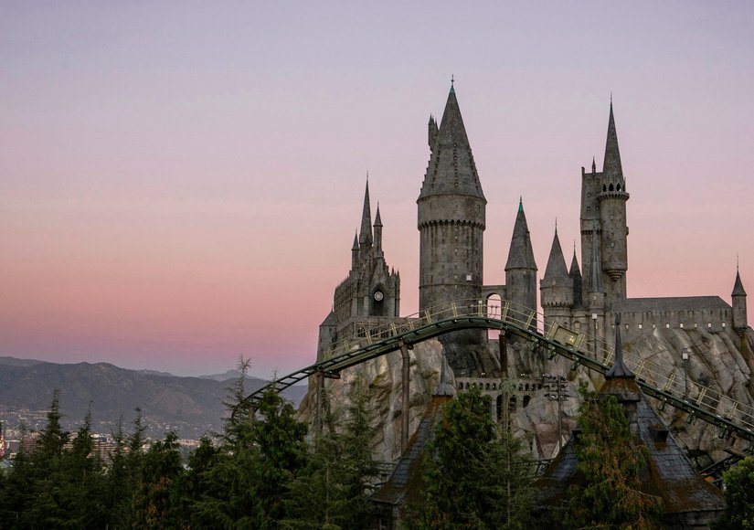 extratv's tweet photo. Enter to win a trip to @UniStudios by joining the #HogsmeadeHunt! Find the Pygmy Puff here: https://t.co/x30FUvAjEq https://t.co/WNA5N0dW2Q