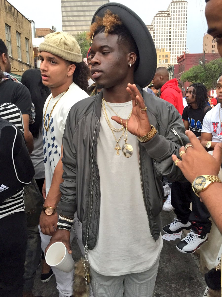 AlphaIndustries's tweet photo. Alpha always stands out in a crowd. #alphaSXSW #streetstyle #sxsw https://t.co/CG1ClI56iR