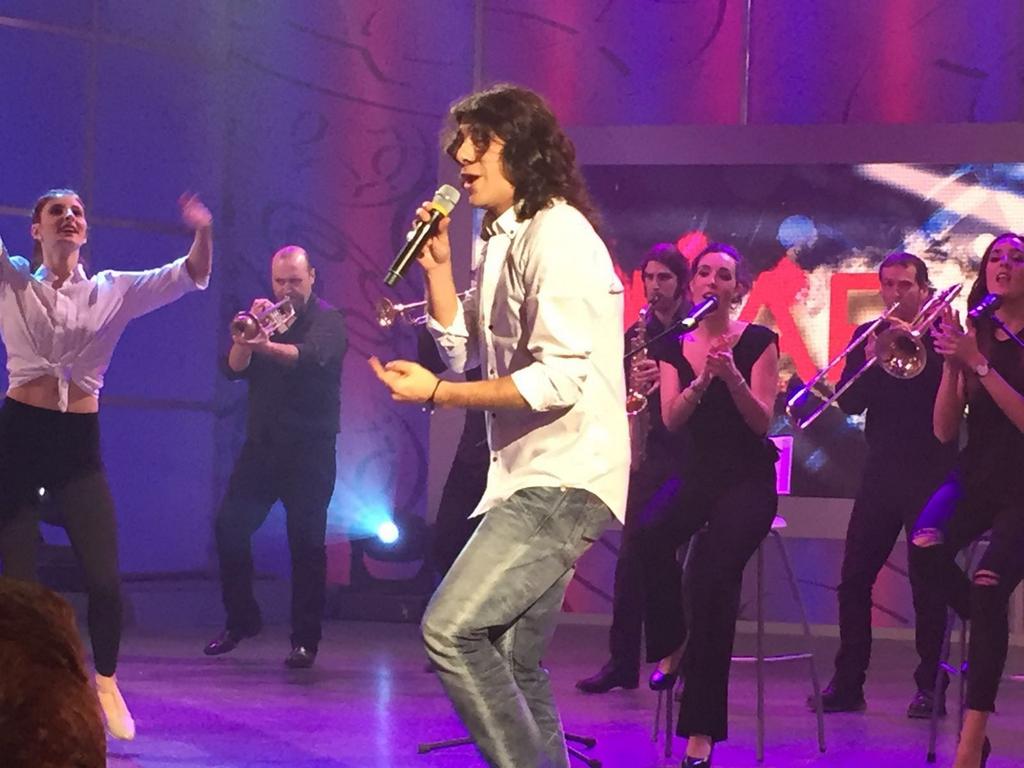 Javi_Cantero's tweet photo. Para despedirme foto #apatrullandolaciudad en @luartvg gracias amigos!! Buen finde!! #RecordandoalFary https://t.co/a7qPYRAhrl