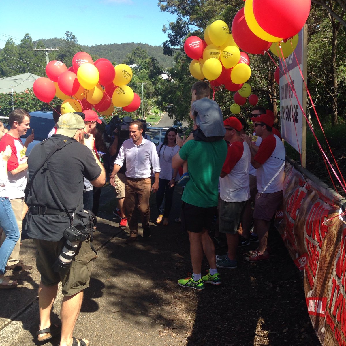 ebonycavallaro's tweet image. .@Rod4Bris greeted with cheers from supporters as arrives to vote. Says he&apos;s feeling good @9NewsBrisbane #bnevotes