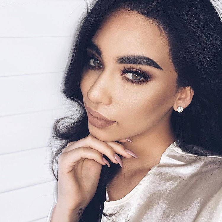 Okay this isn't Dani but fuck, she's gorgeous 😍