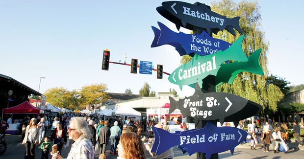 issaquahpress's tweet photo. #Issaquah's Salmon Days was #soFlippinFun in 2015, @issaquahchamber organizers won 6 awards: https://t.co/53RPgva1ps https://t.co/iXyrzGkpQN