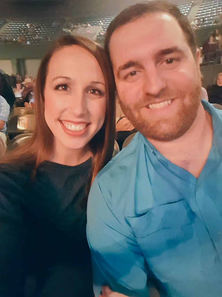 snicoley19's tweet photo. Celebrating our one year anniversary weekend with Alan Jackson! #keepinitcountry #JacksonMS https://t.co/yYP2ST5gxI