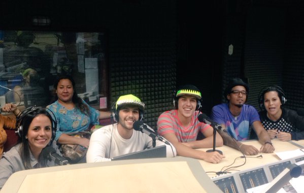 RnvActivafm's tweet photo. ¡Se lleno la cabina! Con el programa @losquesonsontv y la música de @DennysAndTommy #TalentoNacional #EnVivo https://t.co/1u09aYAaaB