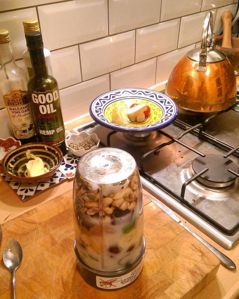 NUTRiBULLETFans's tweet image. Breakfast good to go! Healthy ish! Ingredients in comments below #backinthegamenow #yearofthehustlengrind #higherle…