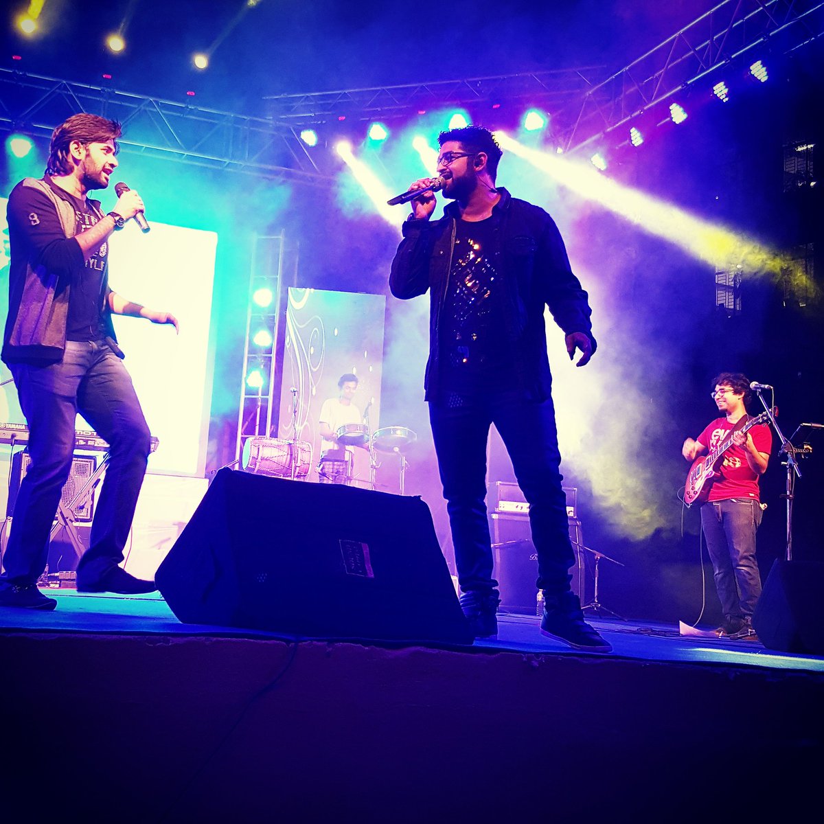 sid_mahadevan's tweet photo. Thank you for such an incredible night #Dharwad Ya'll made it so special!#SDMCET crooning this one with @soumil_89 https://t.co/5UlNekXl0f
