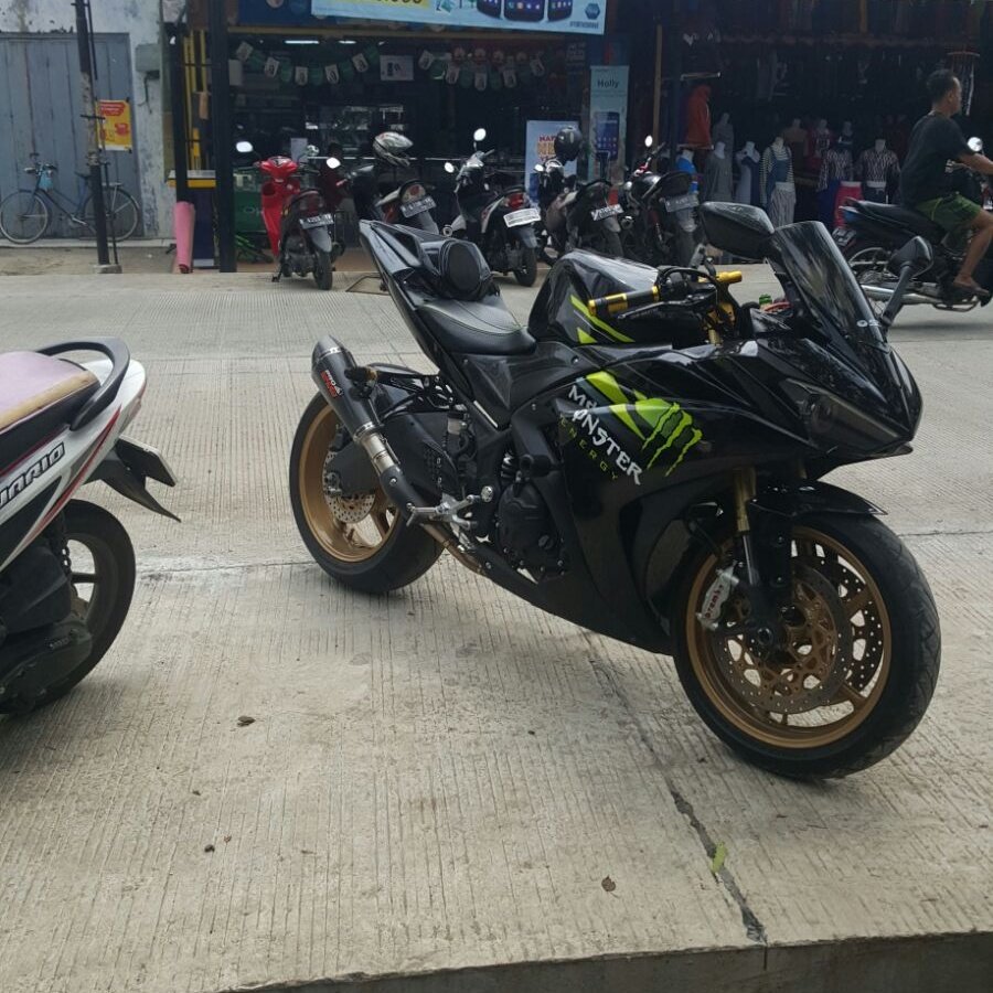 Motor Plus Onlinecom On Twitter Yamaha R25 Modifikasi Ala Superbike Tema Ubahan Yamaha Yzf R25 Milik Jiem Marthe Keren Juga Yamaha R25 Http Tco Zod3lmvpxm
