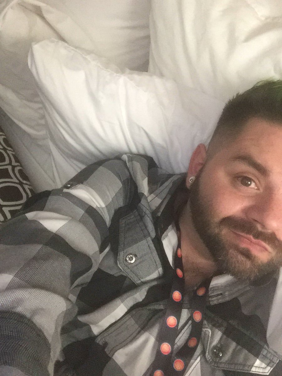 MattyManson's tweet image. That moment when all u can do is wait on pizza 1114