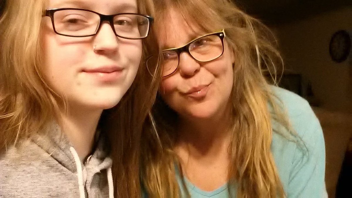 Rachelhaavy's tweet photo. this is my mum who I look nothing like, I love these nights with her. #wegetalongsometimes https://t.co/2nTVzcWcWB