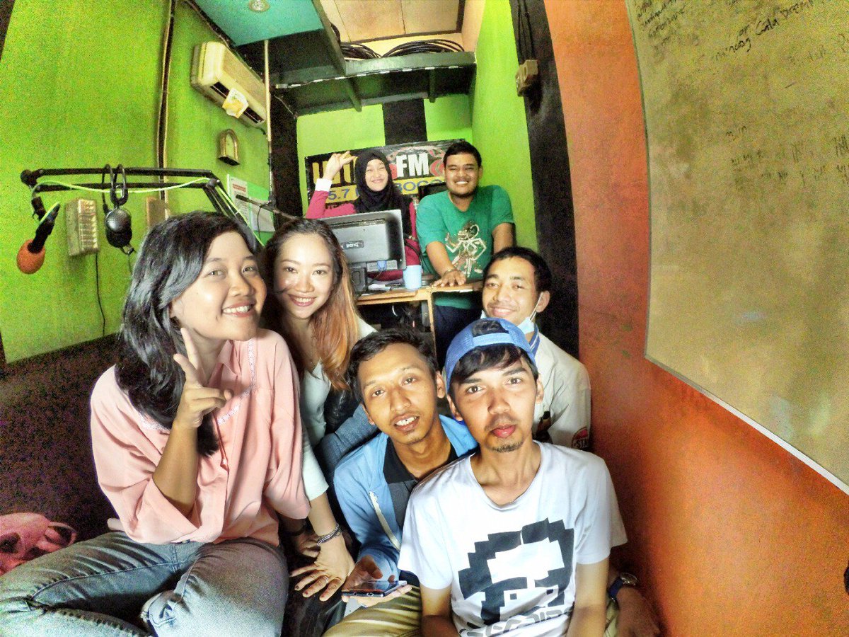 terimakasih hari inii <a href="/957WinFm/">#WinfmBogor</a> sudah menyediakan tempat dan terimakasih <a href="/Asyillarchm/">Asyilla Rachma</a>, <a href="/andikuray/">KURANG KURUS BRAY</a> atas keseruannya