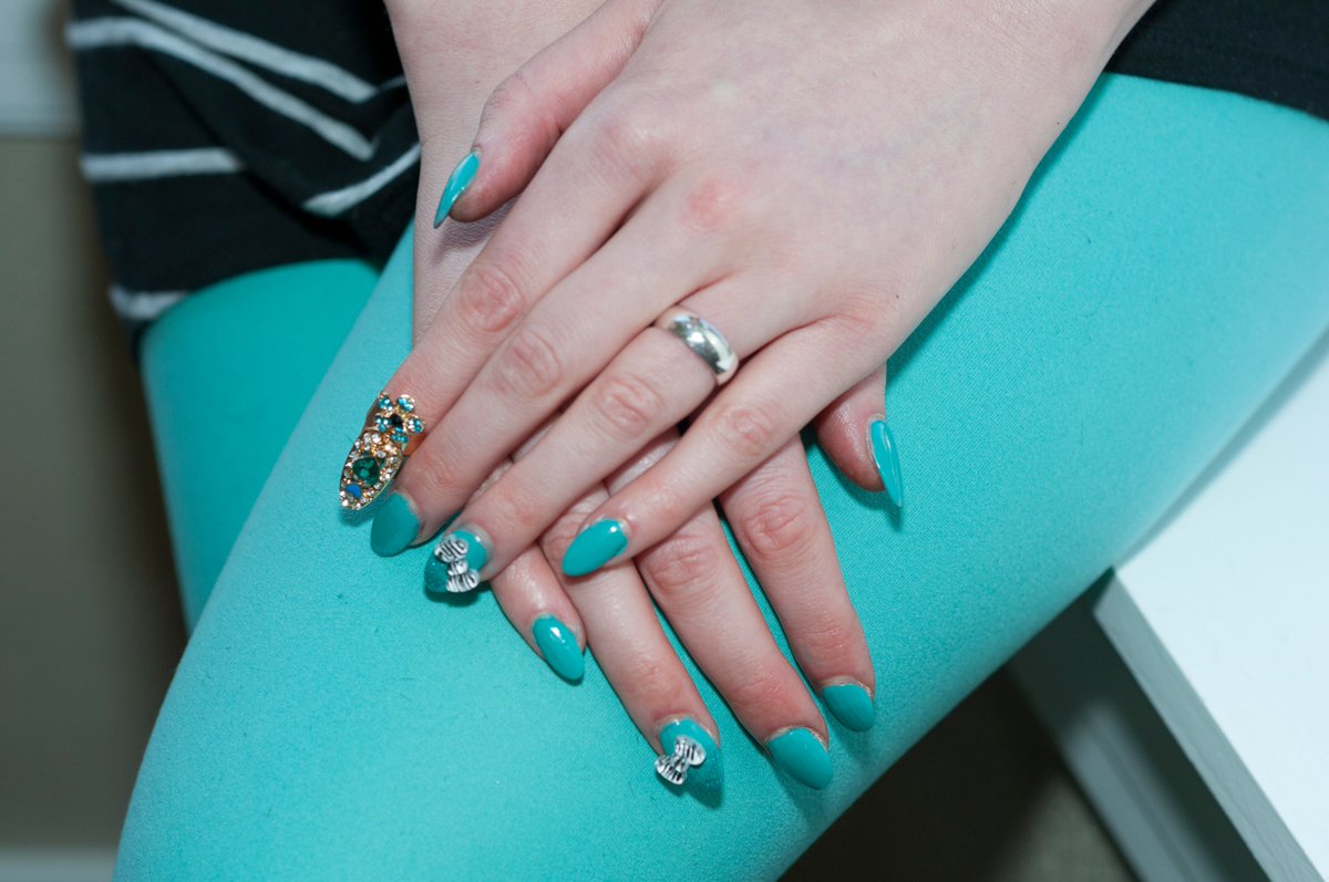 SandraMae64's tweet photo. Too cute in teal! Bows and bling! #3dnails #nailjewelry #makeappt #Newcastle #CA @FoxVixenSalon https://t.co/uo9gbgm9Ca