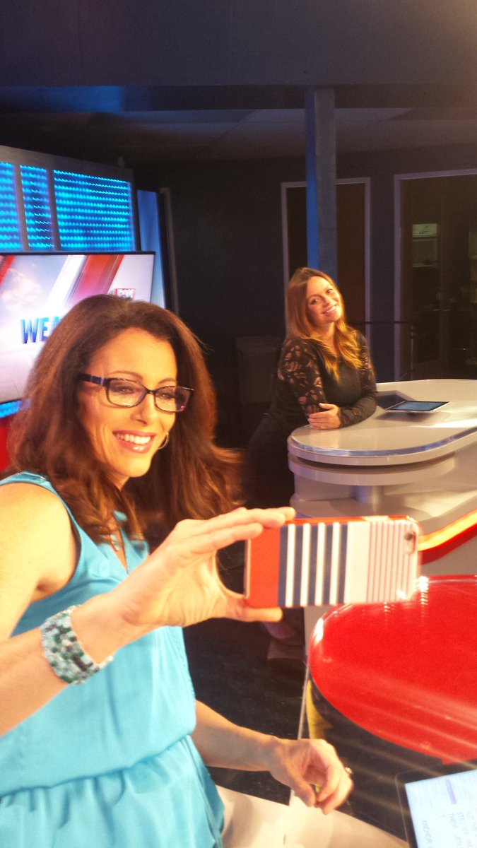 PhilBFox5's tweet photo. #Beauties #Fox5Fun #TGIF @KathleenFOX5 @JordanWhitley #behind the scenes https://t.co/b8ah246t8B