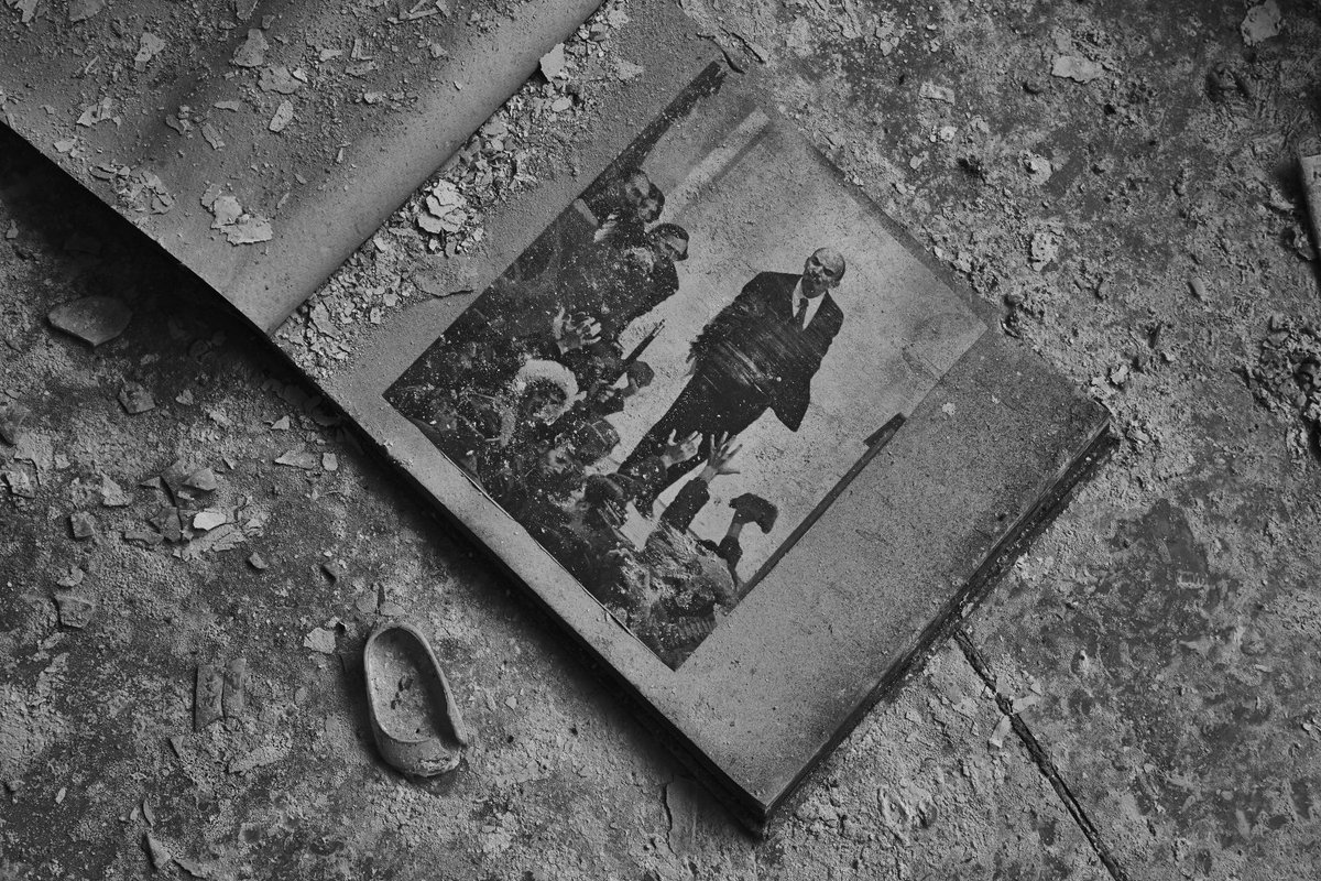 theartbo's tweet photo. The Collapse of Utopia by Jan Møller Hansen -> https://t.co/kVhB7XTJf5 #theartbo #documentary #Ukraine https://t.co/V5hLwmVrsd