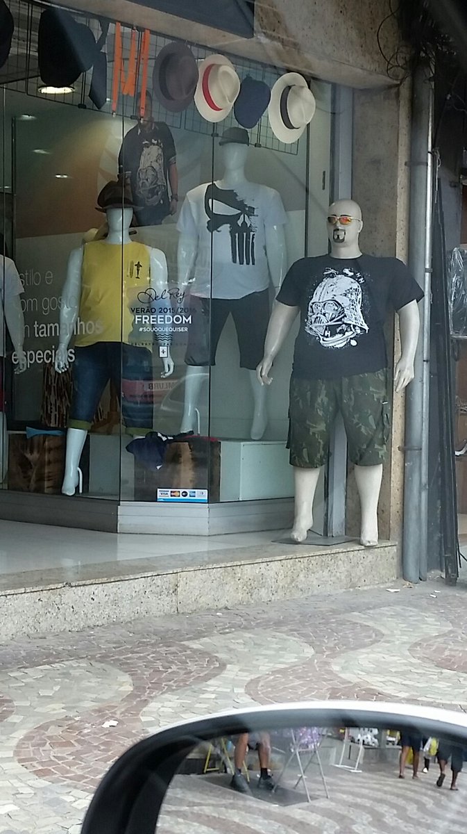 rafamfalves's tweet photo. @jovemnerd @azaghal @sr_k_ Olha quem eu encontrei em Bangu!!! Só pode ser o Azaghal, muitas evidências!!!! https://t.co/zucVZn98KX