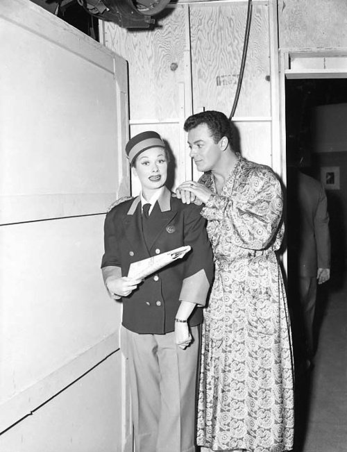ross_rlz's tweet image. Cornel Wilde and Lucille Ball backstage, I Love Lucy. #TCMParty #ASongToRemember