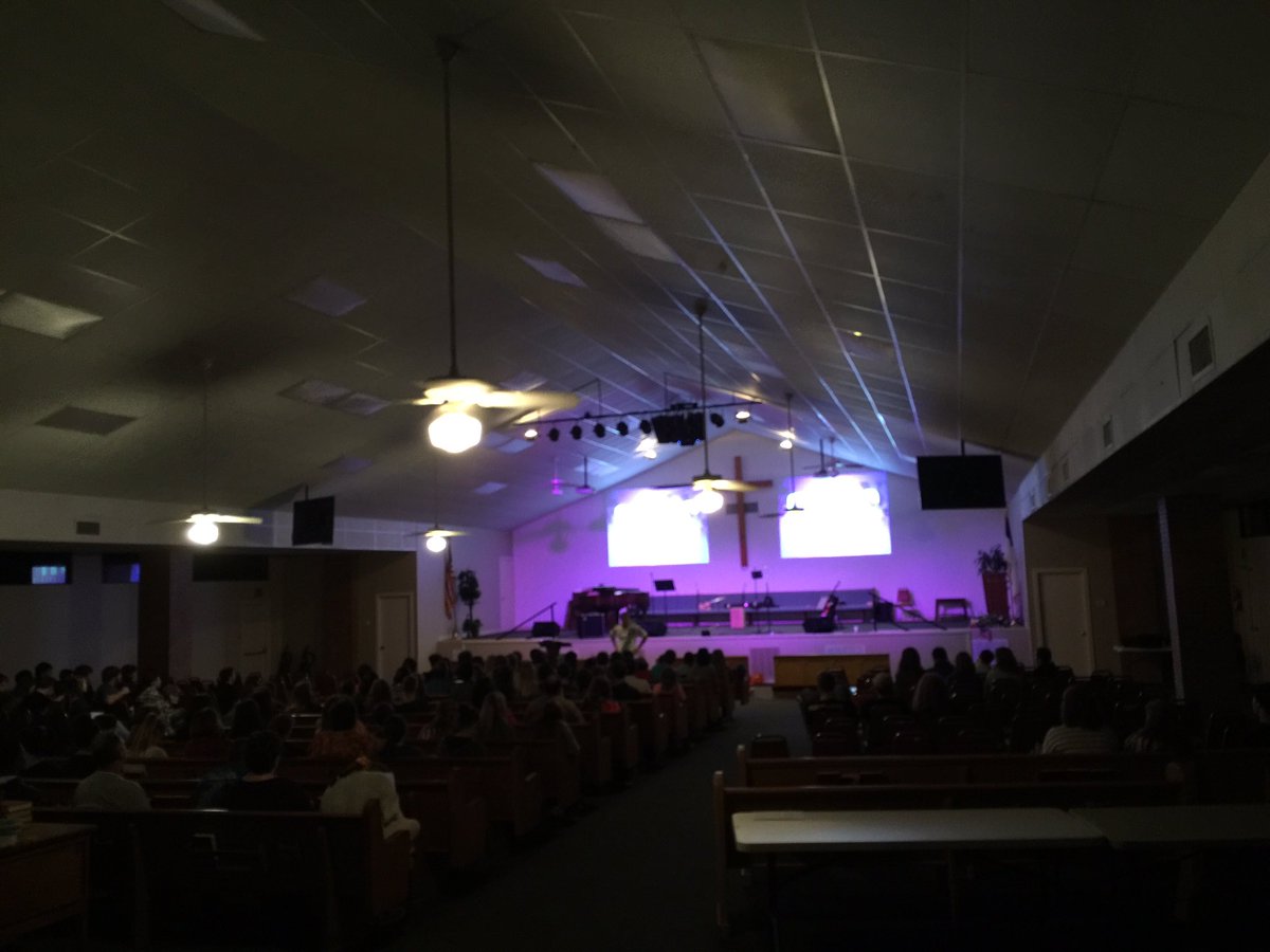 LCGYF's tweet photo. Youth Retreat is happening now! #lcgyf #discoveringyou #lcgyf16 https://t.co/pqwqd2ZIZc