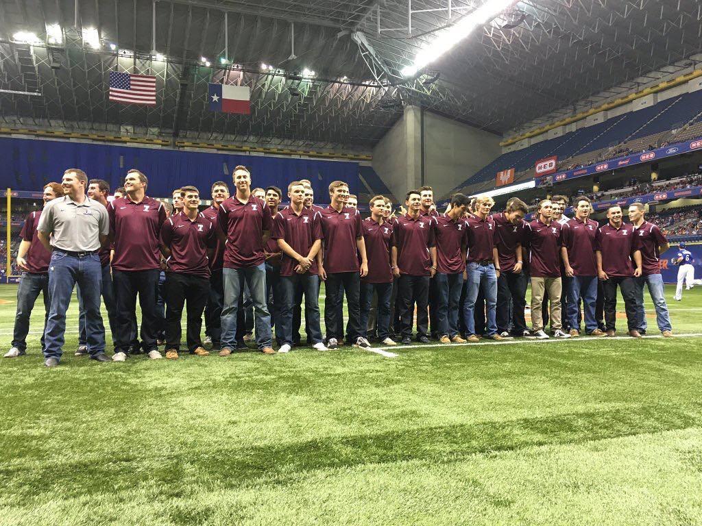 Huge thanks to <a href="/Rangers/">Texas Rangers</a> and <a href="/rrexpress/">Round Rock Express</a> for having the baseball team out tonight! #tigerpri… ift.tt/1RqhvqK