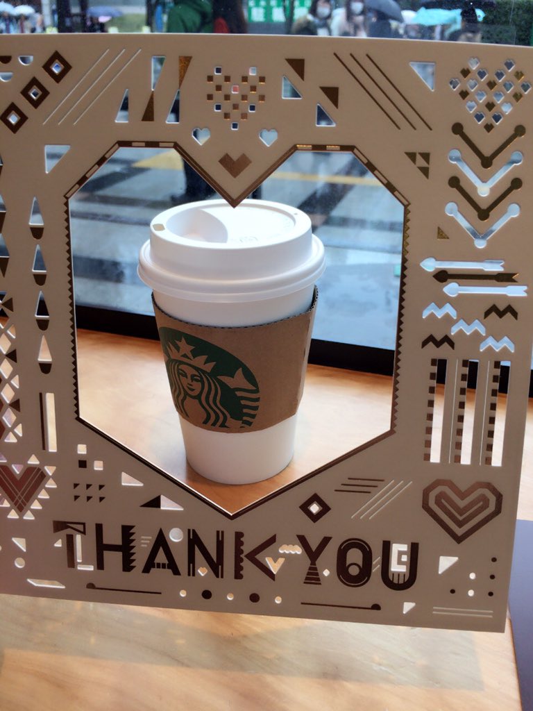 mirai_ko's tweet photo. おはみらてぃ♡今日は素敵なハウススタジオで撮影！！スタバ差し入れありがとう(´•̥ ω •̥` ')
#starbucks #アプリコットハニーソイラテ #LINEギフト #LetterFrame https://t.co/wsE76reyYH