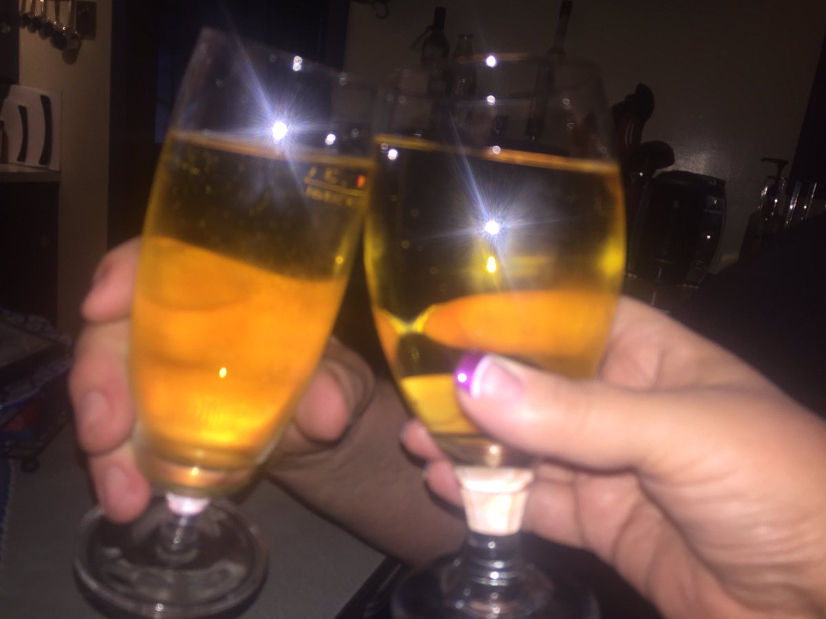 shcider's tweet photo. Cheers to the weekend!! #shcider #sweetparadise #nectarofthegods https://t.co/nXA2EMrzBU