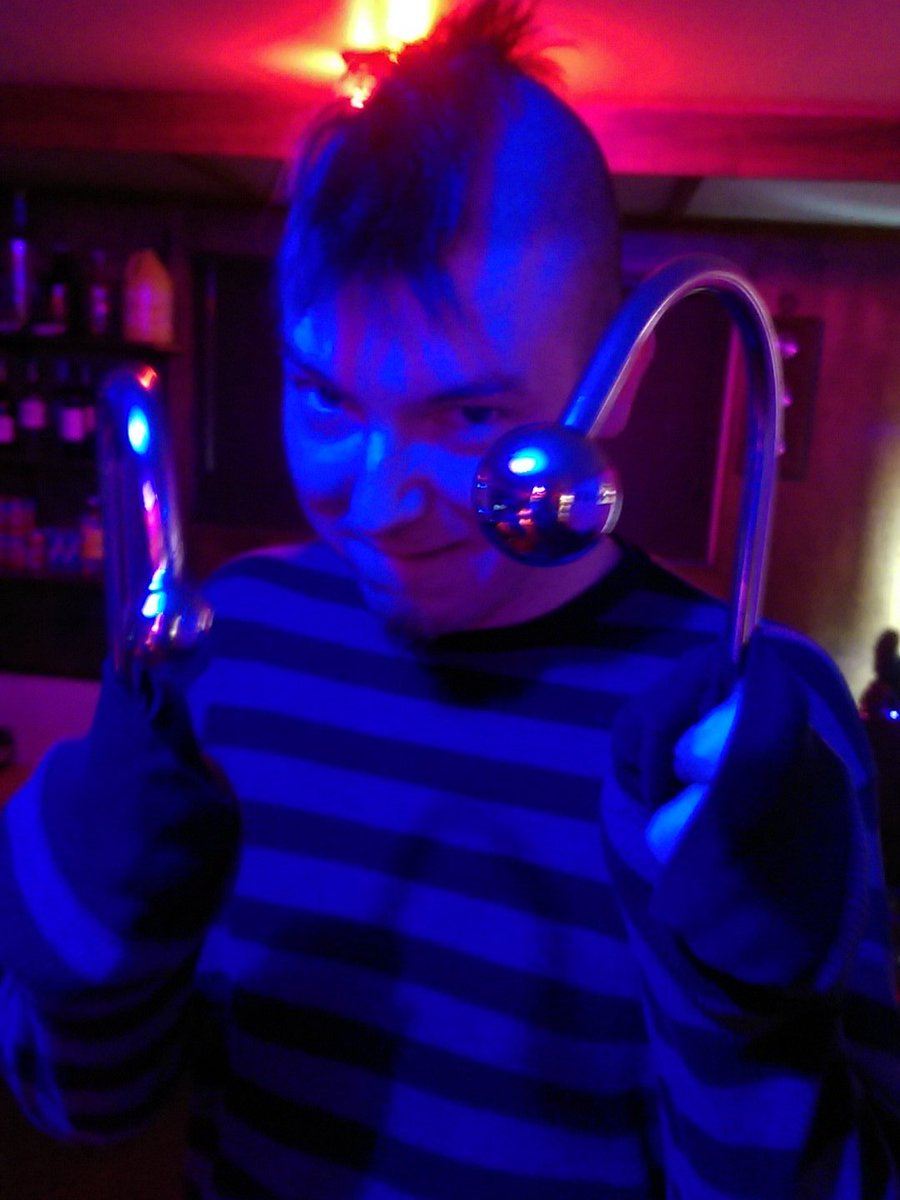 K0mpysBar's tweet photo. @k0mpy is captain anal hook,  or Edward anal hook hands https://t.co/oI0WVz03Df