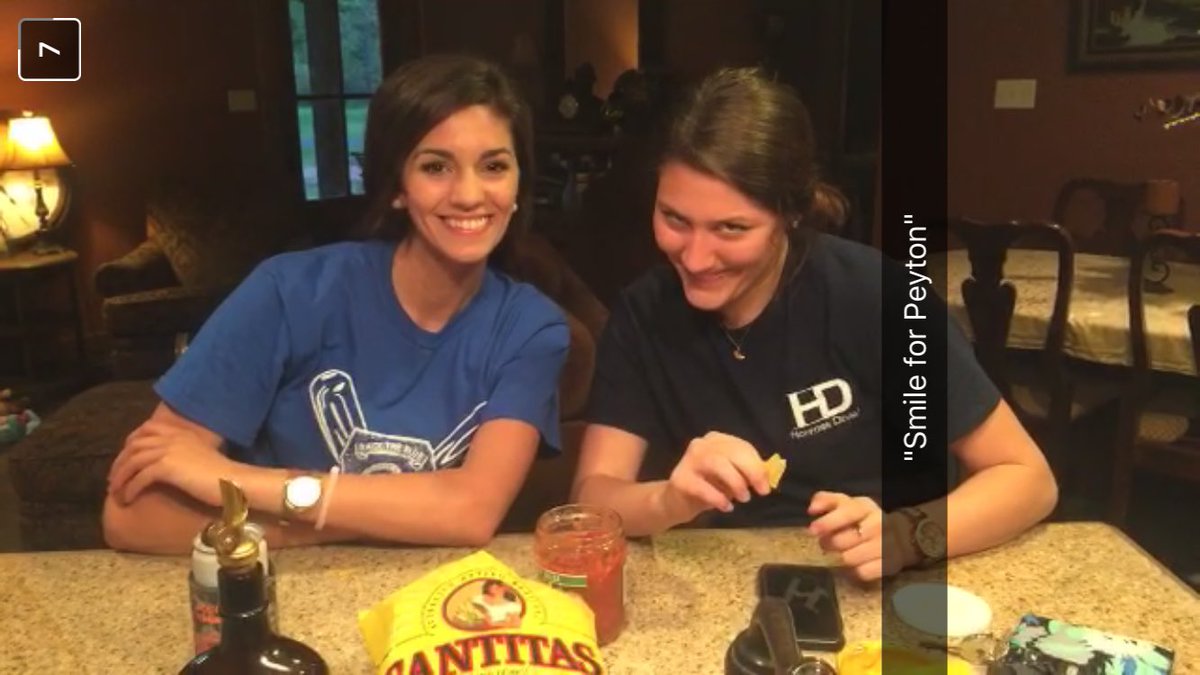 peytonamiller's tweet photo. my friends >
#plusbeezy ❤️❤️❤ #missindem https://t.co/7hwDKFceLt