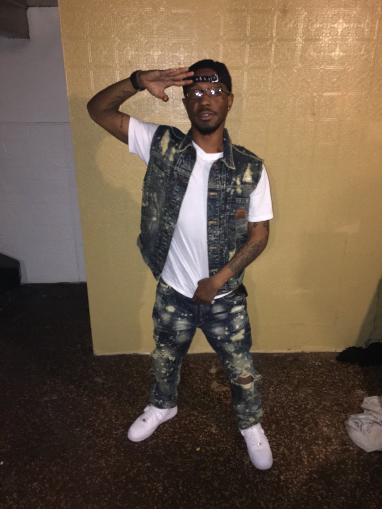 ExtendoQ's tweet image. Salute to my haters #GOCRAZY