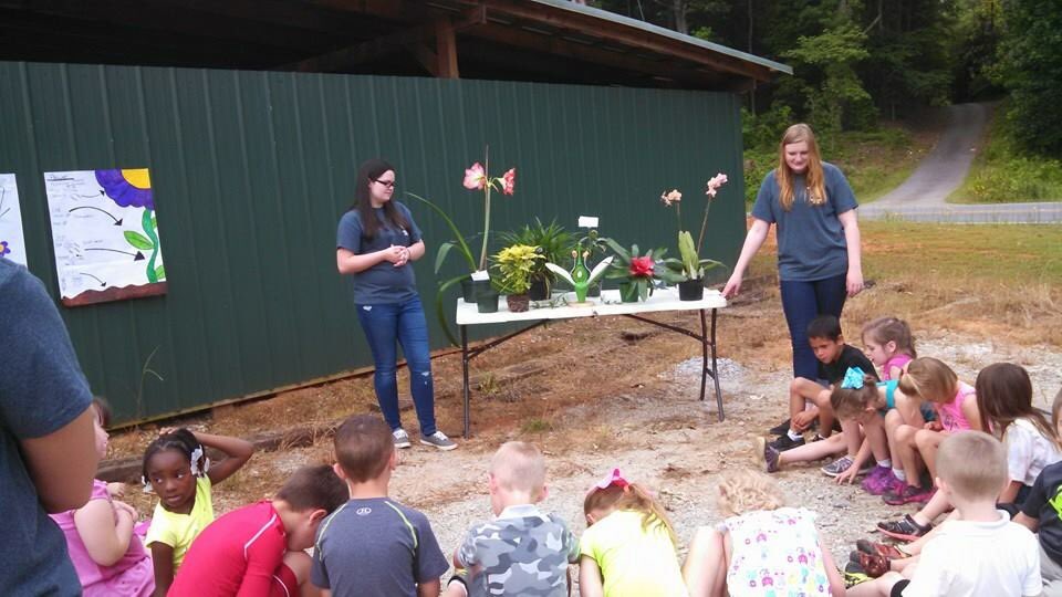 growfuture's tweet image. Students learning about flowers through Grow Your Future 🌷