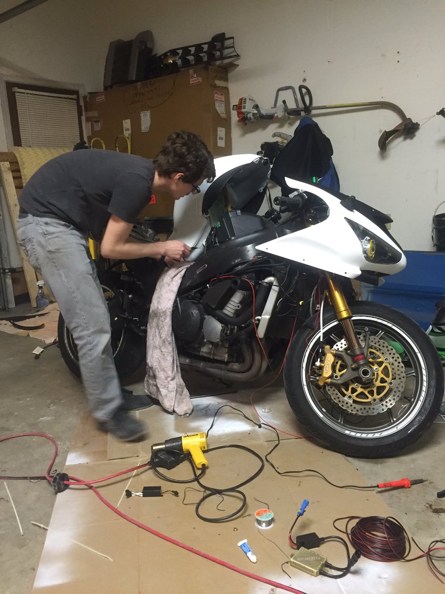 laceylively's tweet photo. My brother can't do anything the easy way. https://t.co/fnaGuMfzrh