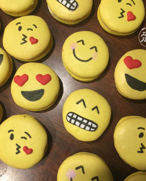 BakeTownHQ's tweet photo. "Emoji Set Macarons" baked by Fancy Flavors #BakeTown https://t.co/7ubvLVw1S4 https://t.co/DdcvGrS3Rv