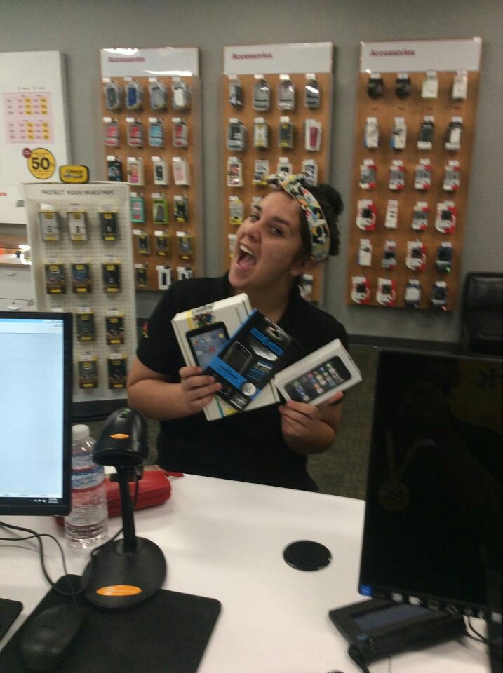 Leo_PalmDesert's tweet photo. RSA Oscar with a Late night New and Tab!!!
#PLDonFire #gettingbettereveryday #SprintPromoter https://t.co/pnthI81FGv