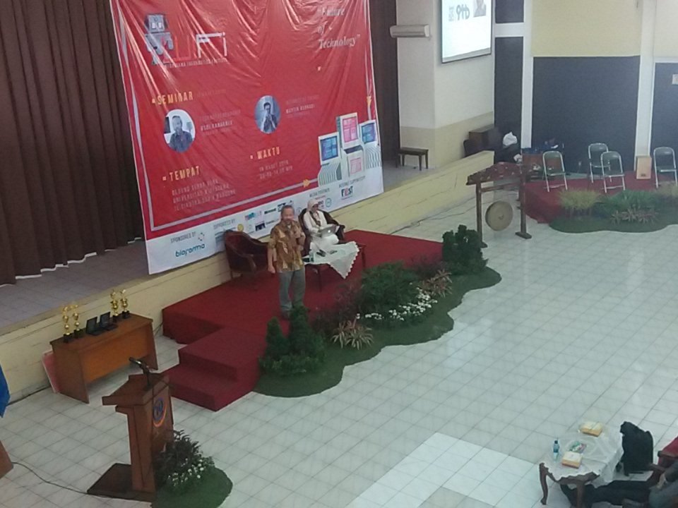 Yeahh Pak Budi sedang membagikan sedikit ilmunya buat kita