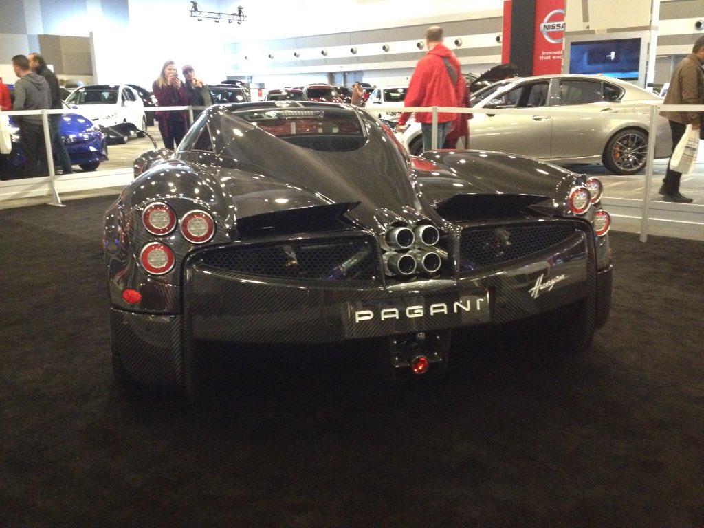 Zander_Shea's tweet photo. Automotive art. I'm in love... #Pagani #Huayra #ottawacarshow #1of100 https://t.co/IB3jznqzl1