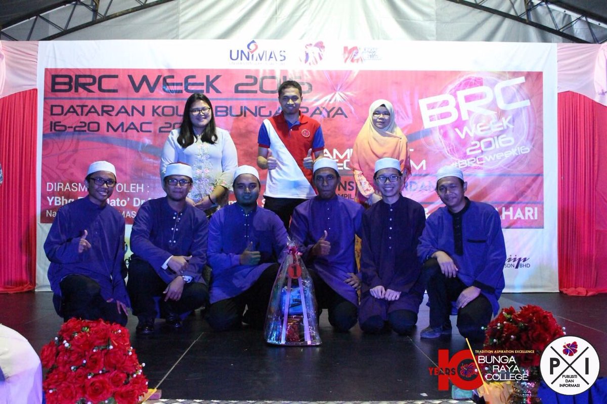 brcunimas's tweet photo. Para pemenang utk pertandingan nasyid lelaki #BRCWEEK2016 https://t.co/mtHFmBpT4n