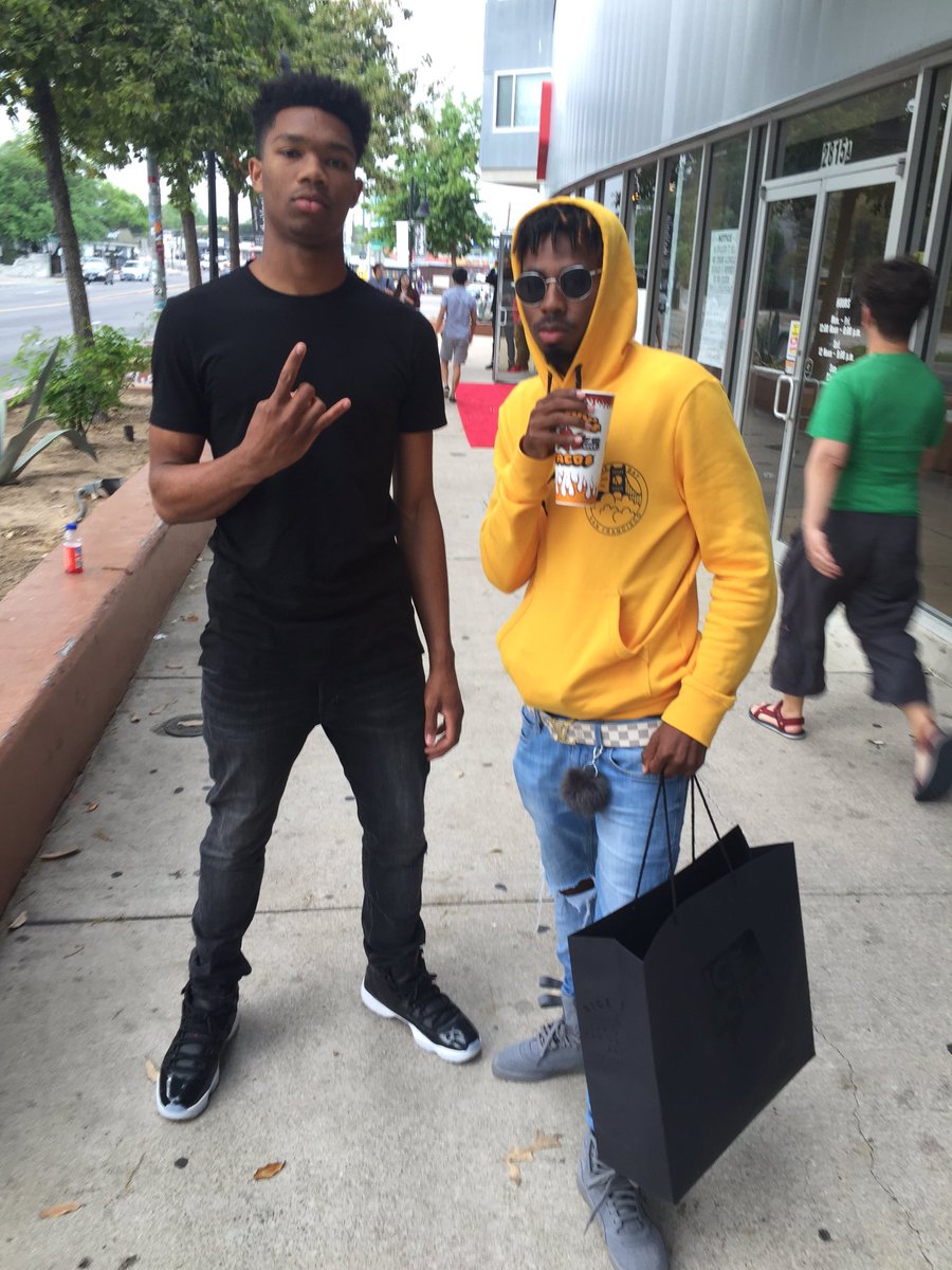 MylesTheGreat_'s tweet photo. #SWSX2016 #ATX 📍 @OfficialWilough https://t.co/kfoZtsSoYb