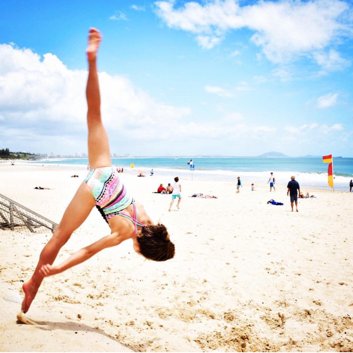 nic_fitz11's tweet photo. @bananaboat gymnastics is more fun outside on the beach #bananaboat #morefunoutside https://t.co/a3awrCNyew