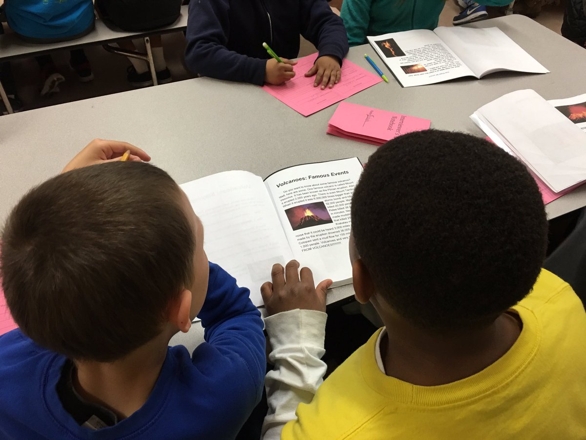 Loma_Portal's tweet photo. 4th Gr Reading Celebration #ResearchBooks @TCRWP @teachrunandeat @sdschools https://t.co/tu5eW8W7kE