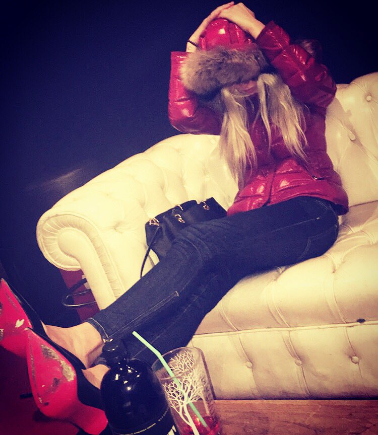 JessicaThivenin's tweet photo. Paname ma eu Paname trop au dessus 1emaine c tout yen à assez #LMSA good week-end https://t.co/Fa5m4NKnxI