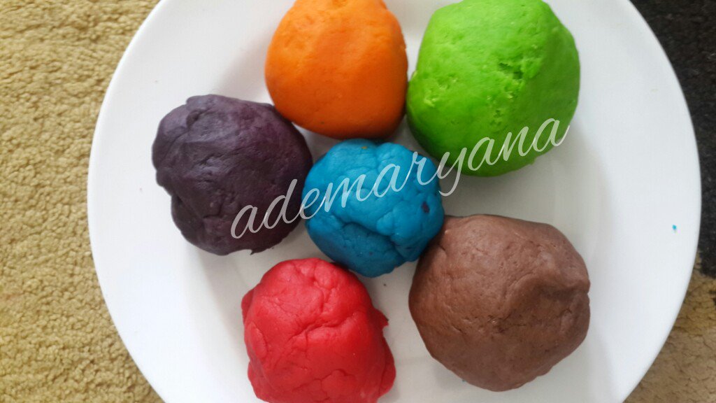 Buat playdough homemade yuk. Simak cara membuatnya di m.facebook.com/home.php?refsr…