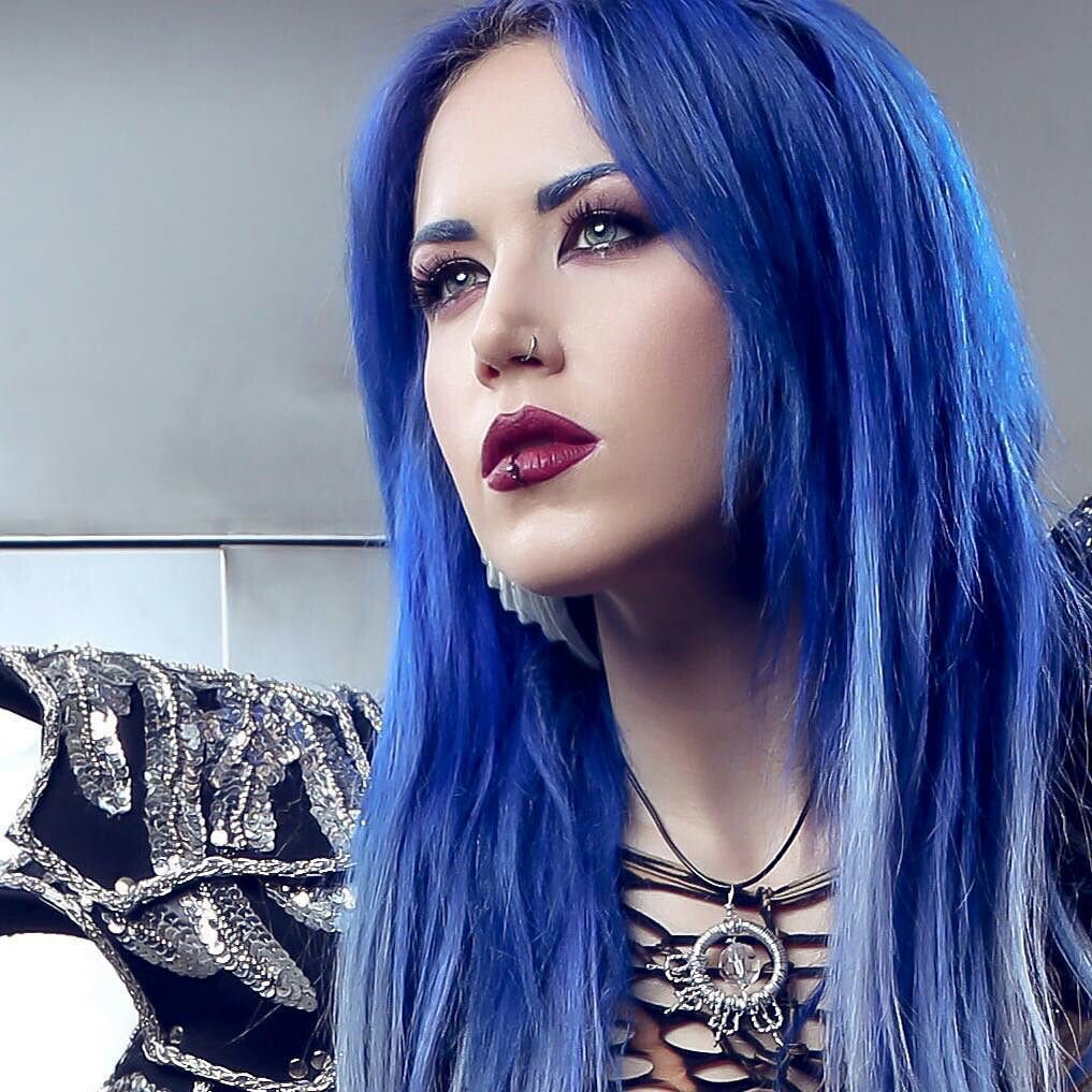 Nadia これを見た人はかっこいい人の画像を貼れ Alissa White Gluz アリッサ ホワイト グラズ もう断然この方しか考えられない 私の女神様です T Co Ht3ytl6bbz