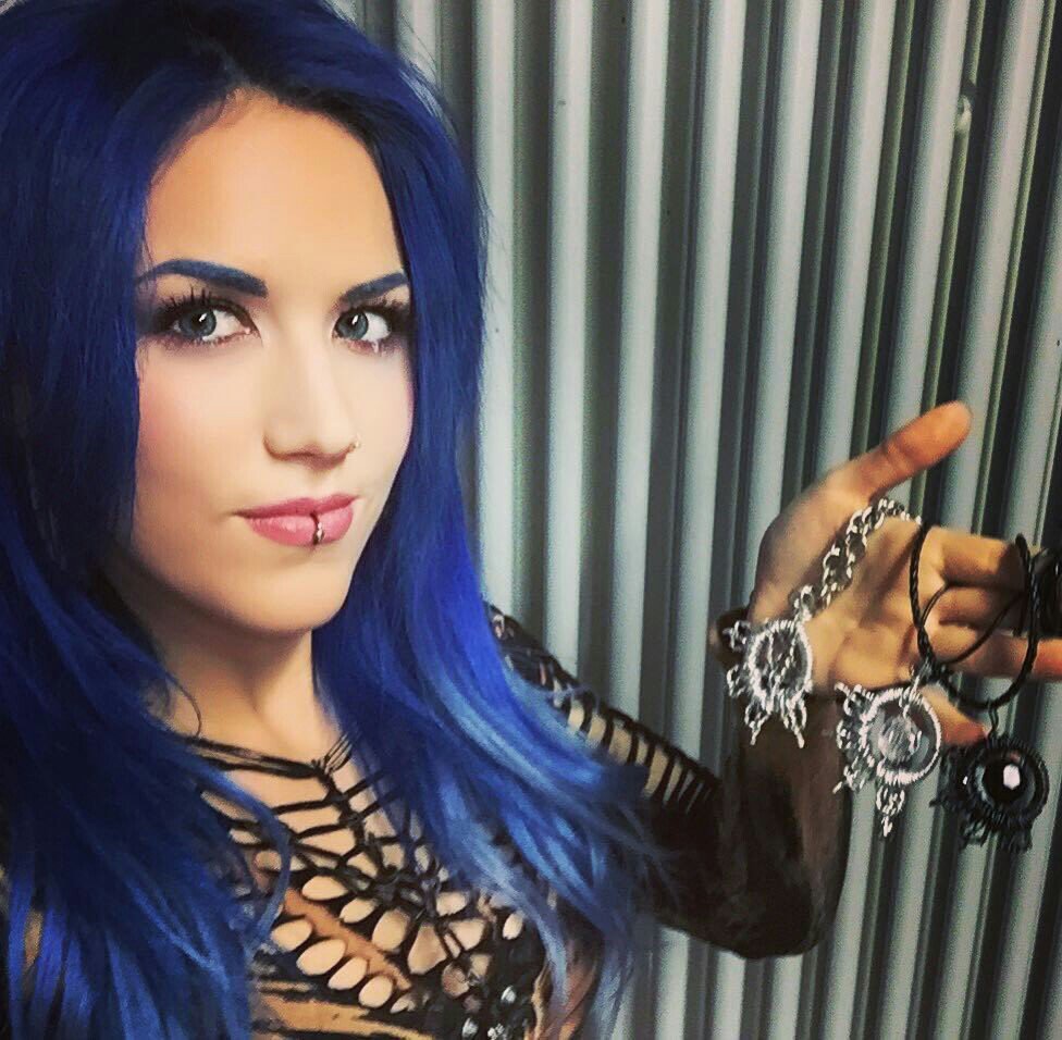 Nadia Tren Twitter これを見た人はかっこいい人の画像を貼れ Alissa White Gluz アリッサ ホワイト グラズ もう断然この方しか考えられない 私の女神様です T Co Ht3ytl6bbz