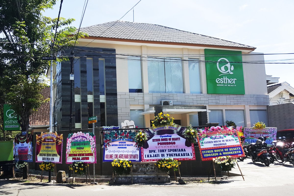 EstherHoB's tweet photo. Soft Opening cabang Ponorogo
#esther #estherhouseofbeauty #ehob #skincare #beauty #beautychat #ponorogo https://t.co/MyL3Zcs8eR