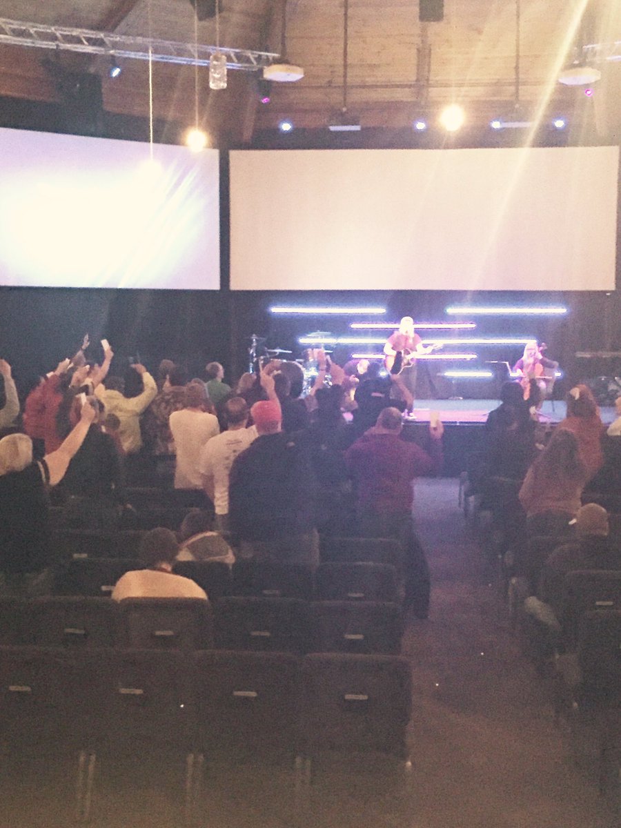 FS_Groups's tweet photo. Hands lifted up high, giving our burdens to God! Great teaching and worship tonight at Celebrate Recovery! #healing https://t.co/Yh8fV4MrZ6