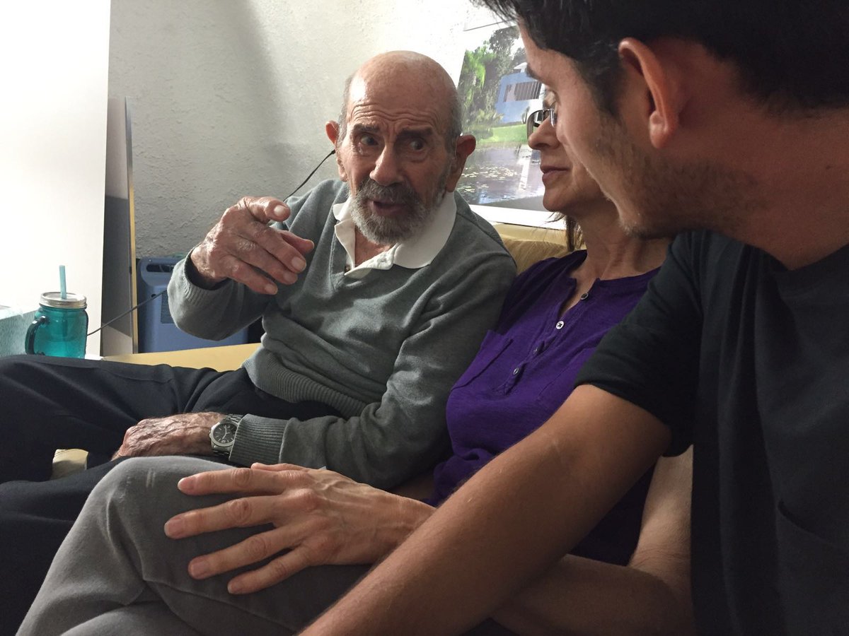 destefanomatias's tweet photo. Compartiendo con Jacque Fresco sobre #thevenusproject https://t.co/5ie6gAUzwf