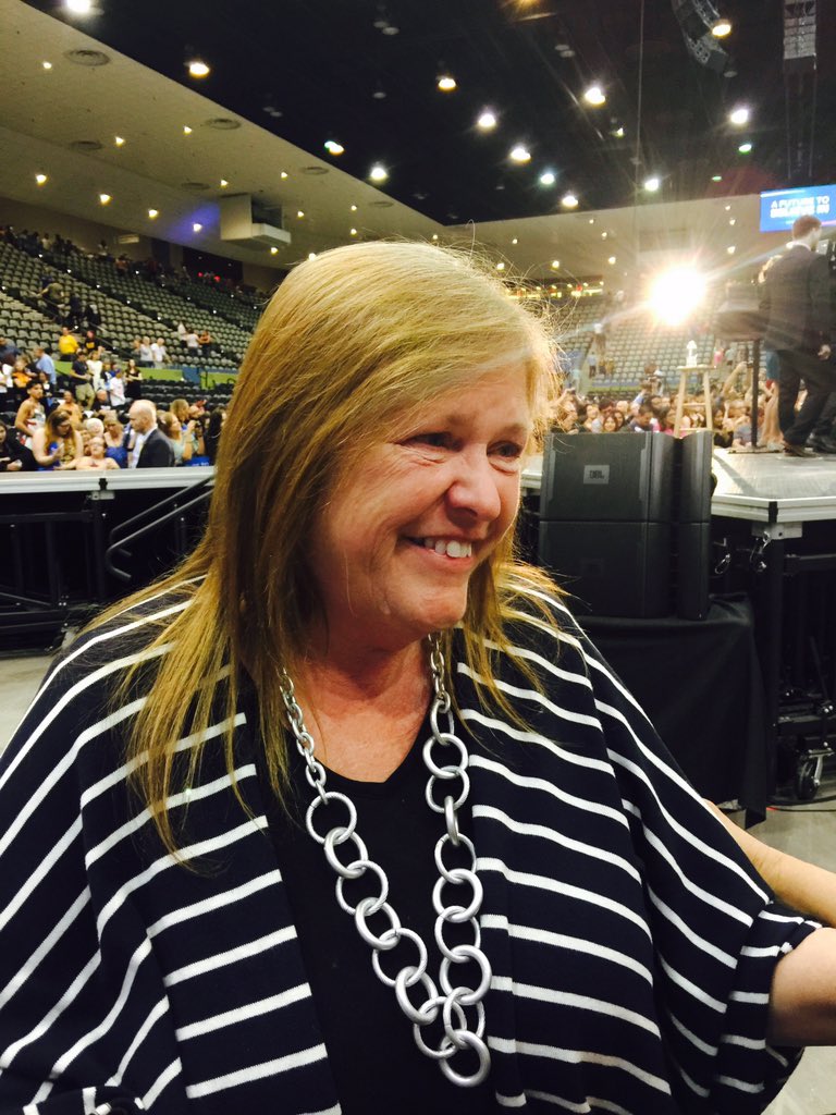 BetsyRetired's tweet photo. #JaneSanders #TucsonforBernie https://t.co/FHM4IHCIOx