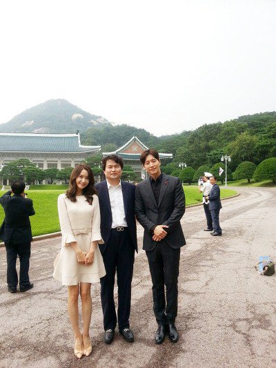 [PIC][20-08-2015]YoonA tham dự buổi gặp mặt với Tổng thống Park Geun Hye tại Nhà Xanh vào hôm nay Cd4k0vFUMAADmjA