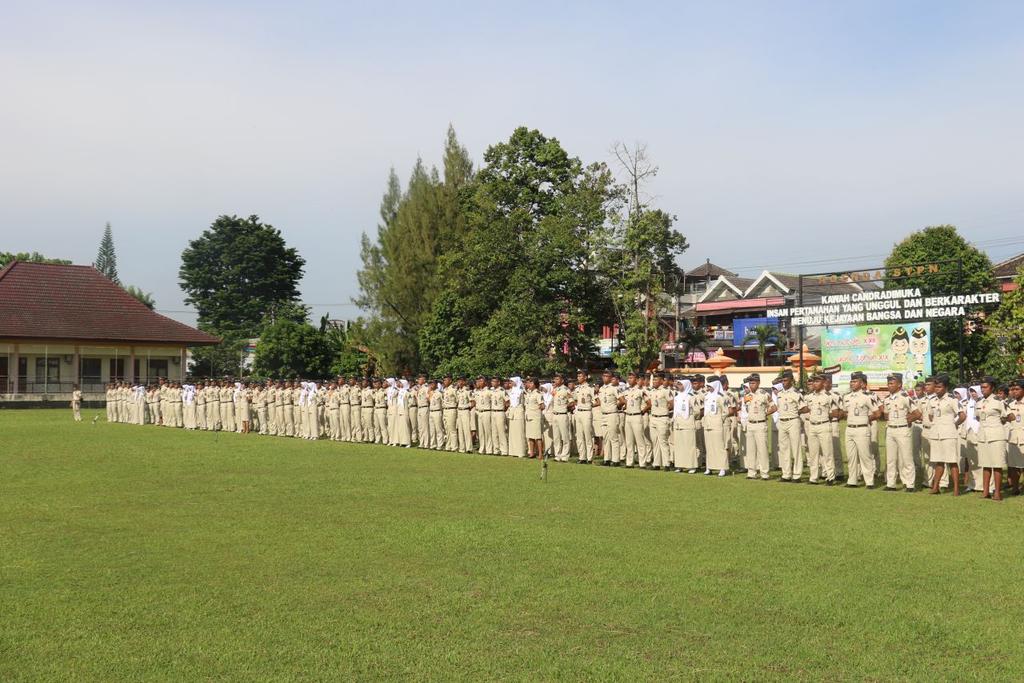 atr_bpn's tweet photo. Menteri ATR/BPN mjd pemimpin upacara siaga Dies Natalis ke-23 Sekolah Tinggi Pertanahan Nasional Yogyakarta (19/3) https://t.co/coK5mA9vSd