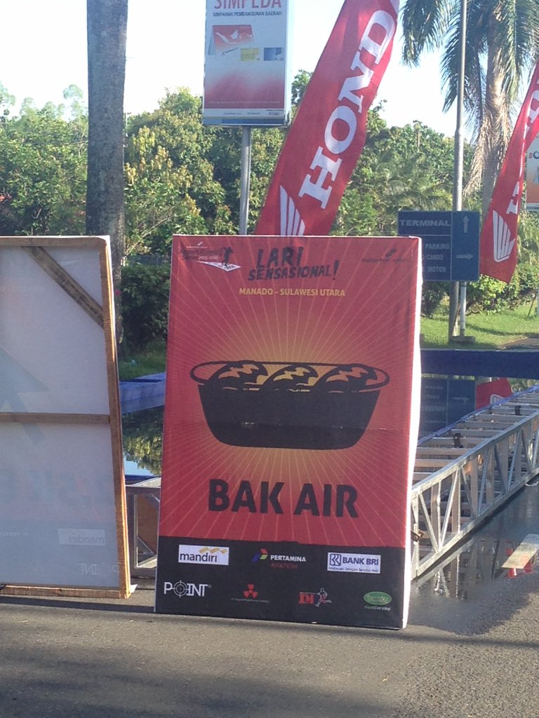 Salah satu obstacle 5K yang bikin basyaaahhh #LariSensasional #AirportsRun