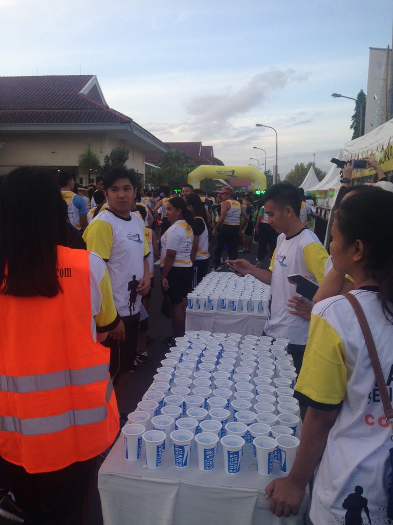 Uuuww minum pocari sweat segerrr <a href="/pocariID/">Pocari Sweat</a> #LariSensasional #AirportsRun #PocariSweat #manado