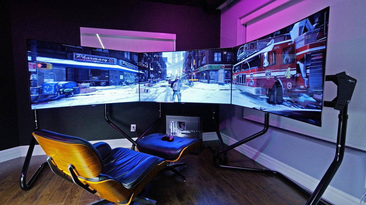 UnboxTherapy's tweet photo. NEW VIDEO - Ultimate Gaming Setup - https://t.co/gZmUahASFt + @TheDivisionGame gameplay in 4K! #TheDivision #ad RT! https://t.co/TIl3CT2eDV