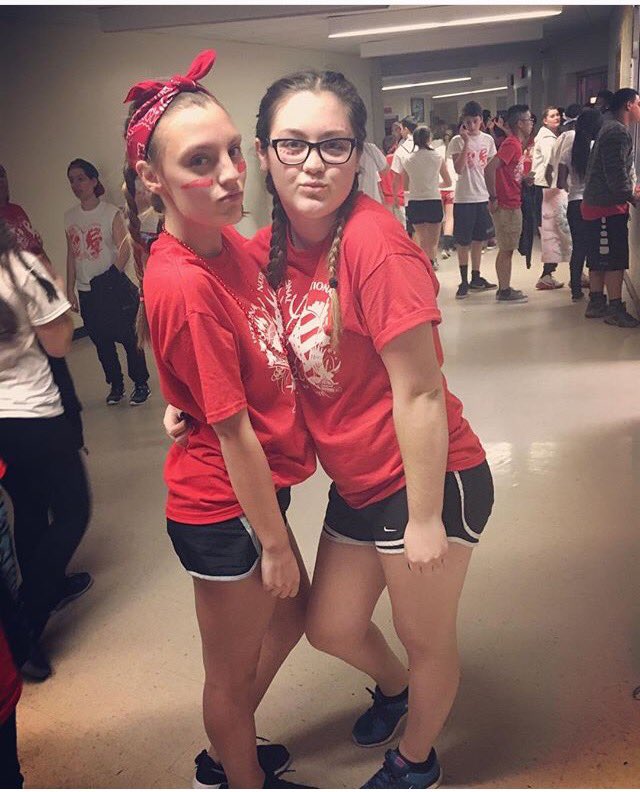 kaitlyn8855's tweet photo. RAWN 2k16 with my girls #redwon https://t.co/2TN3KswYOB